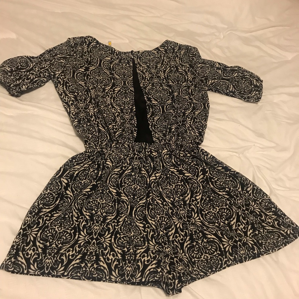 Patterned Romper - Picture 2 of 3